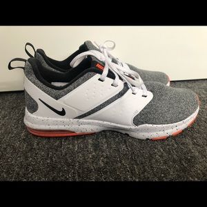 NIKE TR Bella Sneakers